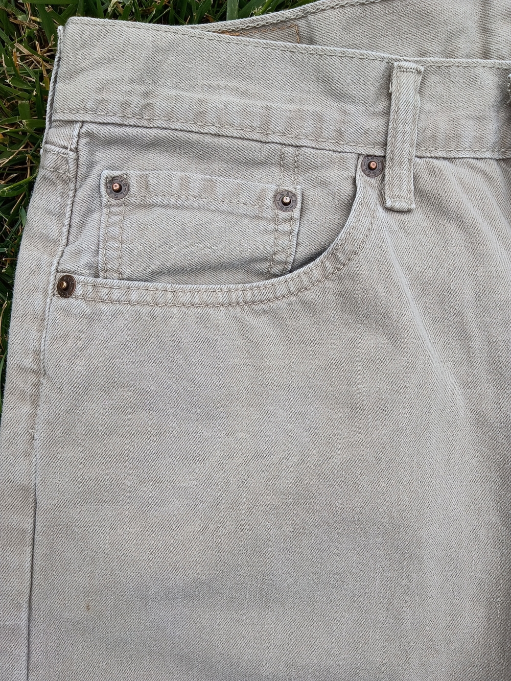 Levi's tan khaki 505™ pants with signature leather patch - Picture 10 of 11